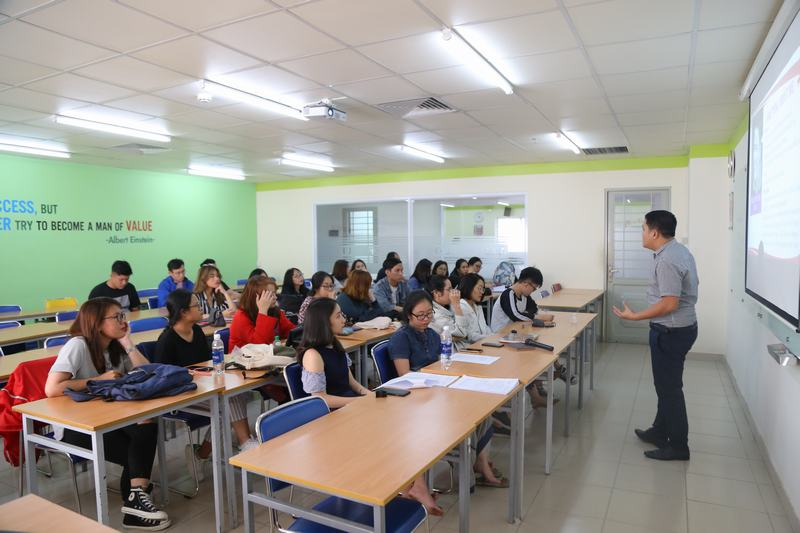 Sinh viên UEF học hỏi kinh nghiệm tổ chức sự kiện từ Tổng giám đốc VTVCorp